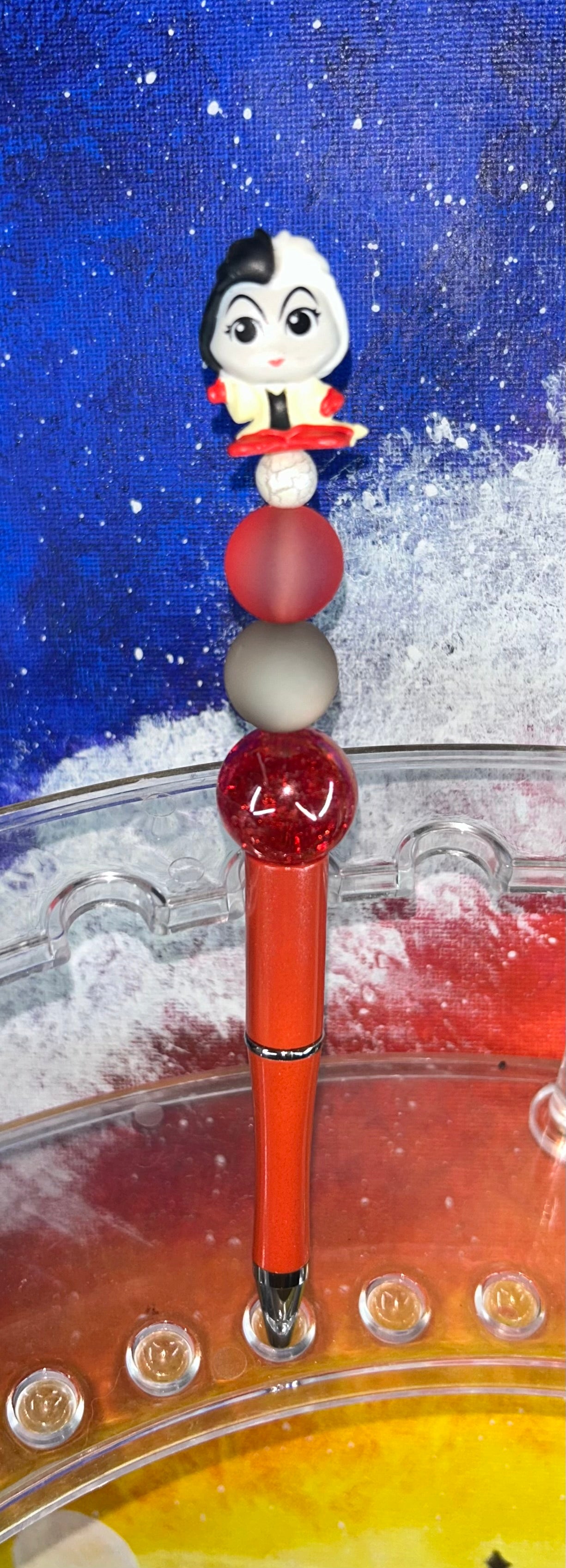 Cruella Small Doorable Red Pen